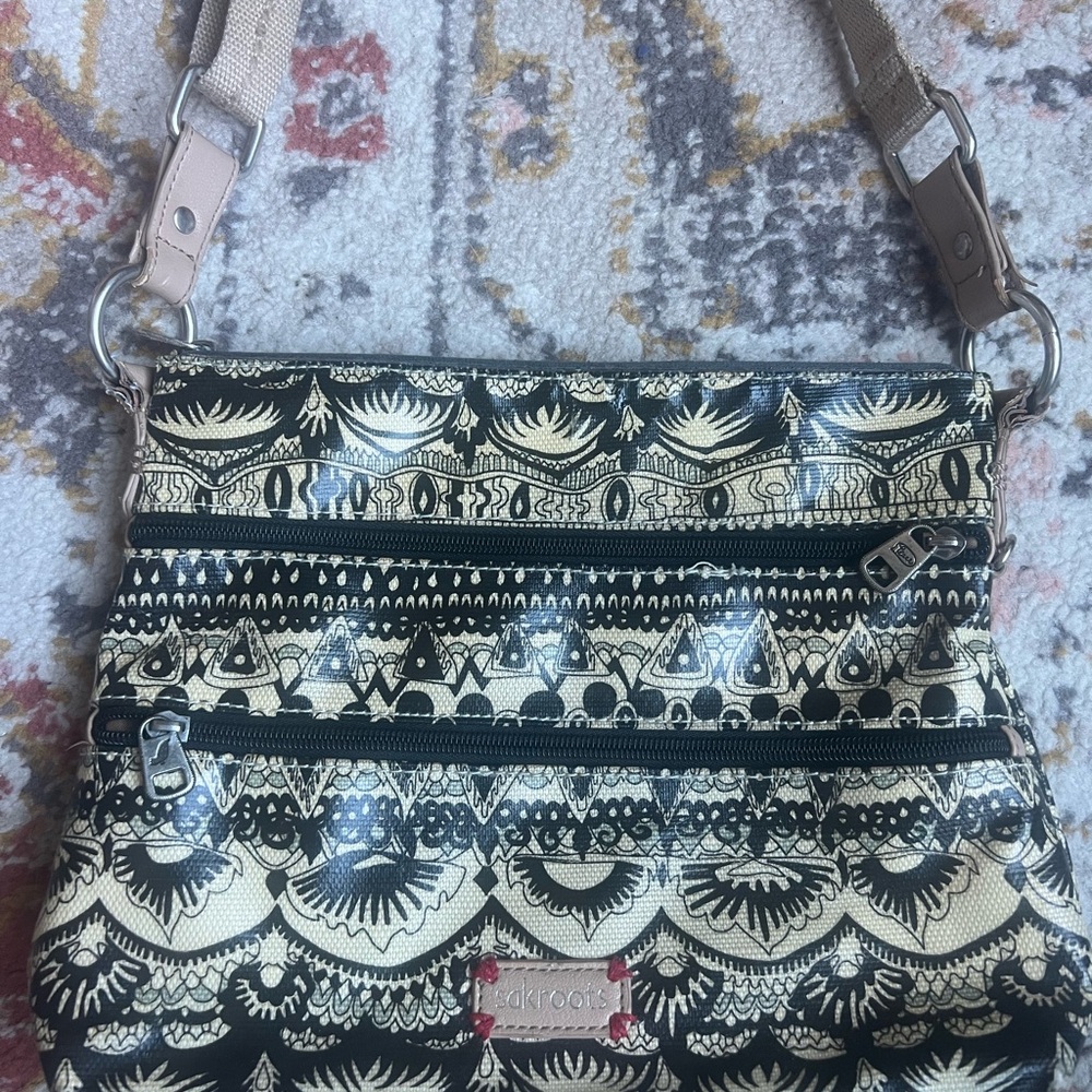 Sakroots Black and Cream Scallop Motif Crossbody Bag